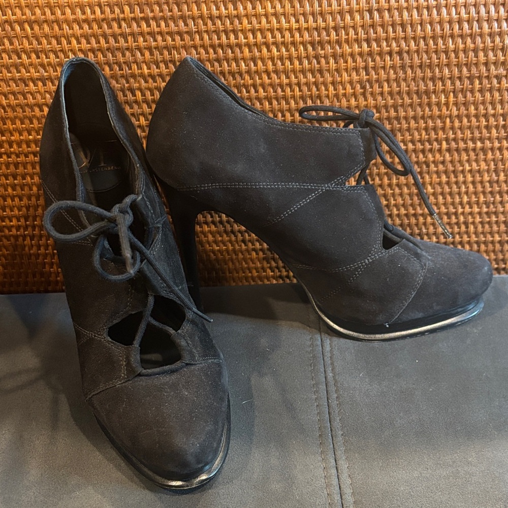 EUC Diane Von Furstenberg 8.5 Black Suede Lace-Up Heels